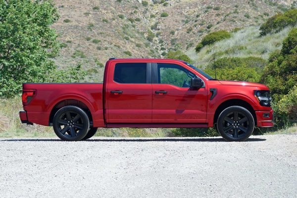 Ford tạm ngưng sản xuất mẫu bán tải ăn khách nhất vì sự cố