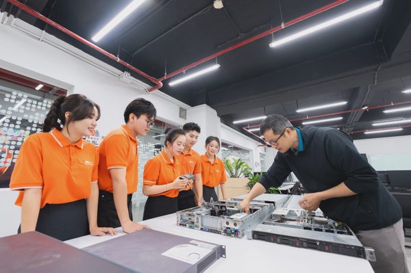 FPTU hợp tác FPT và QACI hướng tới đào tạo 30.000 nhân lực công nghệ chiến lược