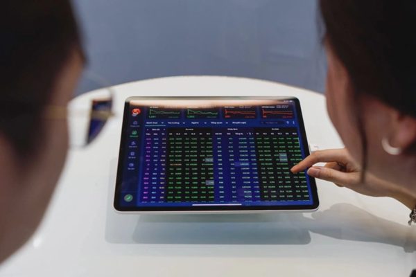 FTSE nâng hạng: Nhà đầu tư lưu ý gì khi chứng khoán "bùng nổ"?