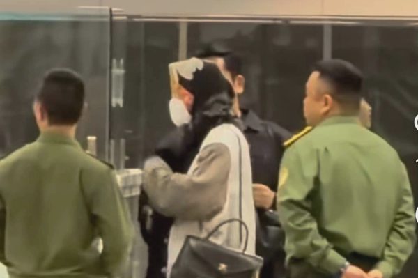 G-Dragon đăng ảnh đến Việt Nam, fan phấn khích chào đón