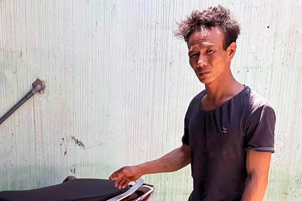 Gã đàn ông có 2 tiền án cầm lưỡi kéo đe dọa phụ nữ