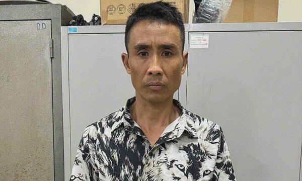 Gã xăm trổ đánh người dừng đèn đỏ vì không vượt được