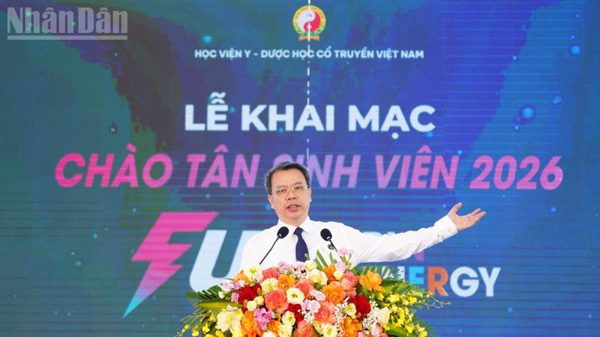 Gần 1.300 tân sinh viên Học viện Y-Dược học cổ truyền Việt Nam bước vào hành trình thầy thuốc tương lai