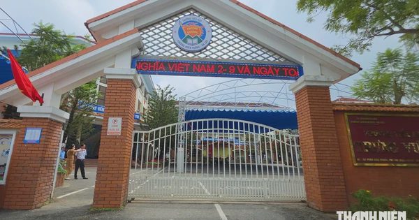 Gần 1.400 học sinh nghỉ học nhưng không diễn ra cưỡng chế trước cổng trường