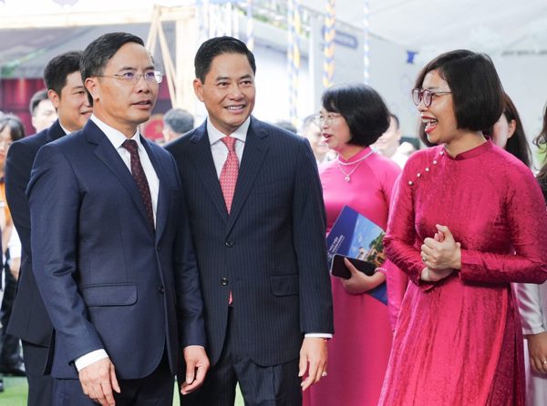 Gần 10 tỉ đồng học bổng cho sinh viên Học viện Ngân hàng