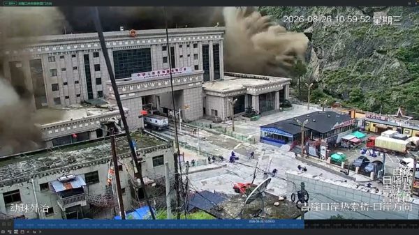 Gần 100 người Trung Quốc mất tích trong lũ quét, Thủ tướng Lý Cường tới Tây Tạng