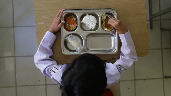 Gần 2.000 người nghi ngộ độc sau khi dùng bữa ăn miễn phí tại Indonesia