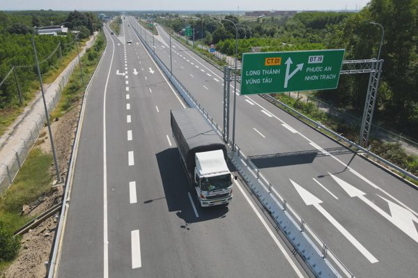 Gần 25.000 lượt xe qua cao tốc Bến Lức - Long Thành ngày đầu thông tuyến