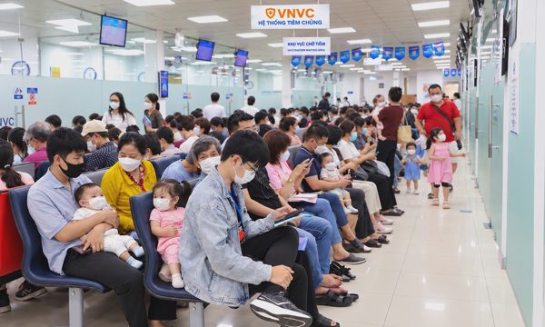 Gần 25.000 mũi vaccine tay chân miệng được tiêm trong 5 ngày
