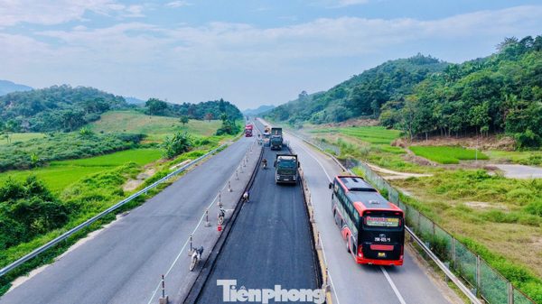 Gần 3.000 người dồn sức thi công trên đại công trường cao tốc Nội Bài - Lào Cai
