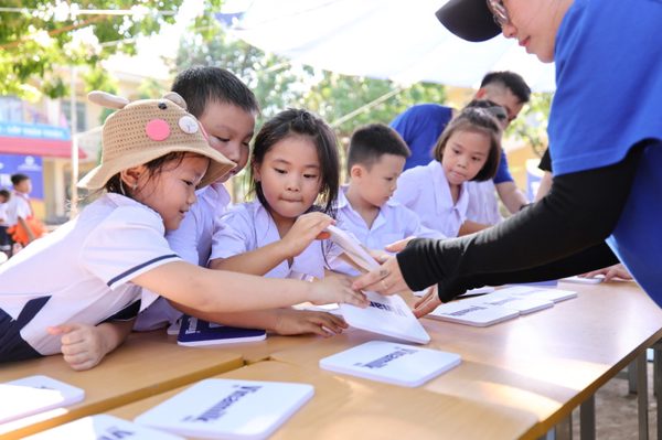 Gần 300.000 sản phẩm dinh dưỡng Vinamilk cùng trẻ em cả nước đón Trung thu