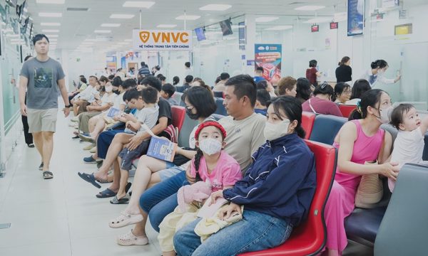 Gần 40.000 mũi vaccine não mô cầu được tiêm trong 4 ngày
