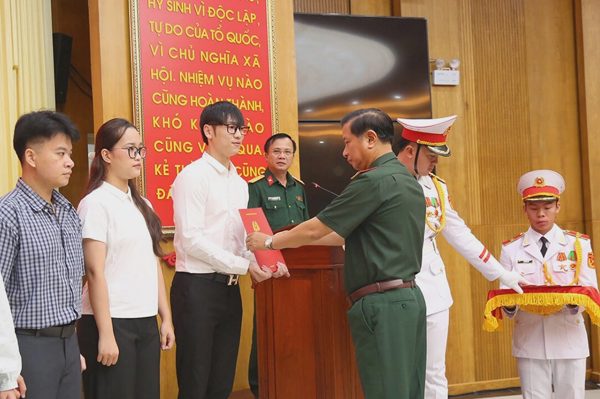 Gần 500 hồ sơ ứng tuyển, 45 người trúng tuyển vào trường thiếu sinh quân