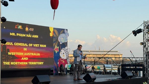 Gần 5000 người tham gia Lễ hội Đèn lồng-Hoa đăng Việt Nam tại Australia