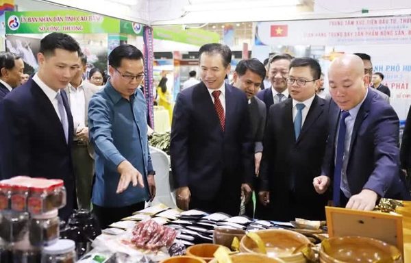 Gần 60 đại diện cơ quan, doanh nghiệp Trung Quốc và Lào dự Hội nghị Xúc tiến thương mại tại Điện Biên