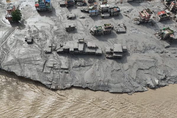 Gần 600 người chết, 2.500 người mất tích sau lũ quét như sóng thần ở Nepal