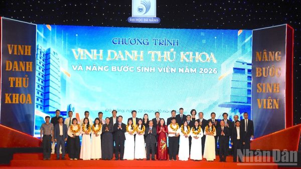 Gần 670 triệu đồng học bổng trao tặng sinh viên Đại học Đà Nẵng