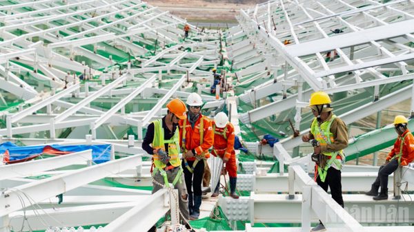 Gần 7.700 người “chạy đua” với mưa gió trên công trường sân bay Phú Quốc