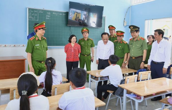 Gần 8,5 tỷ đồng hỗ trợ người dân, học sinh Cà Mau