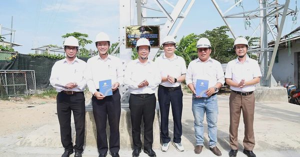 Gắn biển công trình chào mừng kỷ niệm 50 năm Ngày thành lập PC Đà Nẵng