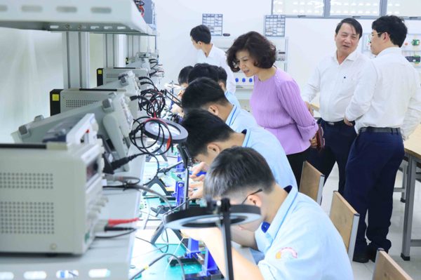 Gắn các kỳ thi kỹ năng nghề với nhu cầu doanh nghiệp và chuẩn quốc tế