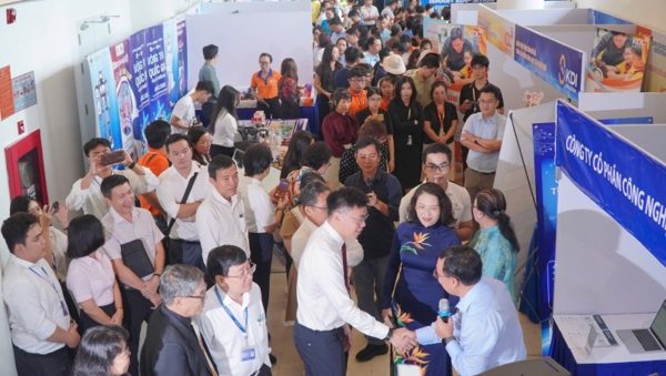 Gắn học tập suốt đời với nâng cao năng lực số