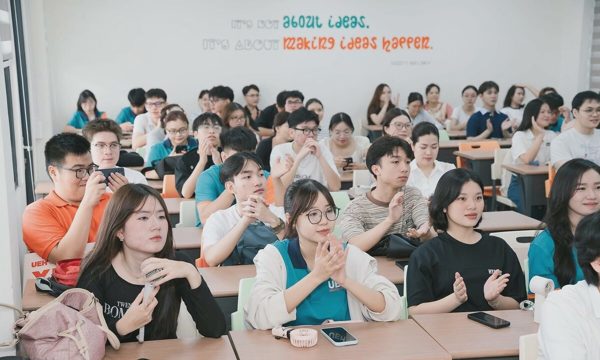 Gần một nửa tân sinh viên Kinh tế TP HCM đạt IELTS 5.5 trở lên