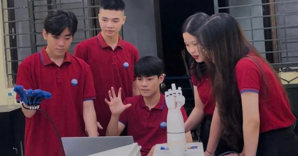 Găng tay robot giúp người bệnh tập phục hồi chức năng tay ngay tại nhà