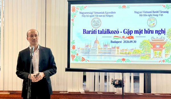 Gặp mặt hữu nghị, tăng cường giao lưu nhân dân Việt Nam-Hungary