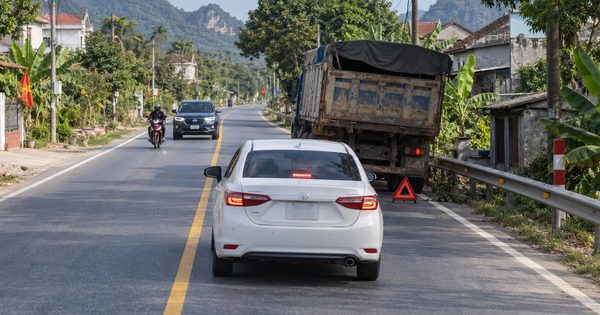 Gặp xe hỏng, vật cản trên đường có vạch liền: Ô tô được lấn vạch để tránh?