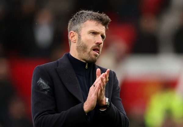 Gary Neville: Cầu thủ Man Utd trêu đùa, lừa dối Carrick