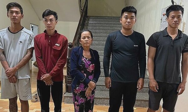 Ghen, vợ thuê người chém chồng