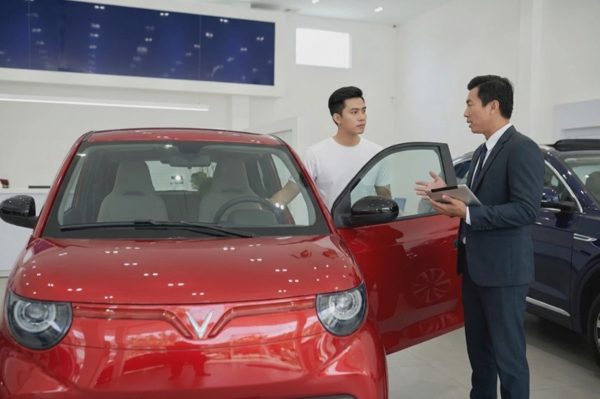 Giá 188 triệu đồng, 8 màu cá tính: VF 2 hút khách hàng trẻ