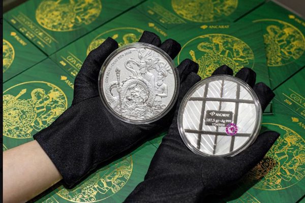 Giá bạc lao dốc, bạc thỏi giảm hơn 1 triệu đồng/kg
