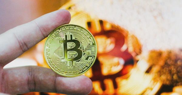 Giá Bitcoin hôm nay 27.8.2026: Lý do Bitcoin mắc kẹt dưới 80.000 USD
