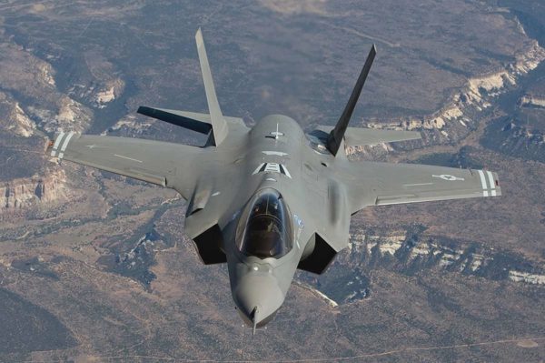 Giá cổ phiếu nhà sản xuất tiêm kích F-35 tăng vọt, chốt đơn hàng kỷ lục
