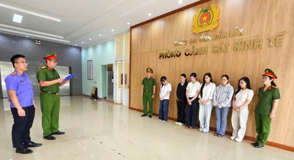 Giả danh bác sĩ, ‘thổi phồng’ tình trạng của khách để bán gói thẩm mỹ giá cao