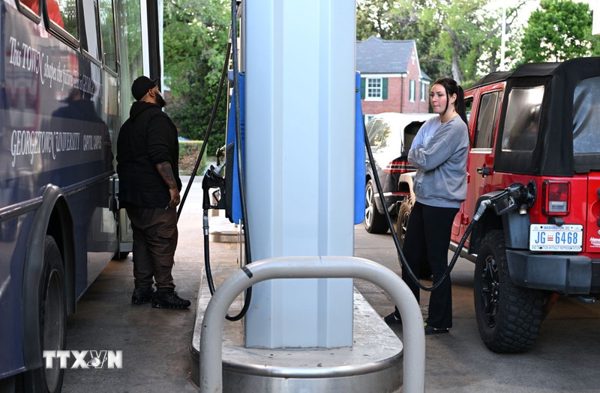 Giá dầu Brent tăng hơn 4% trước những diễn biến mới tại Trung Đông