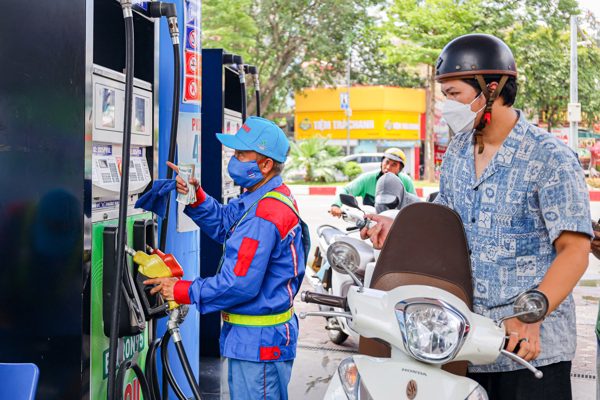 Giá dầu đồng loạt giảm từ chiều nay