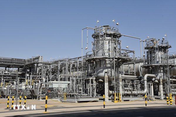 Giá dầu giảm khi nguồn cung từ Saudi Arabia tăng trở lại