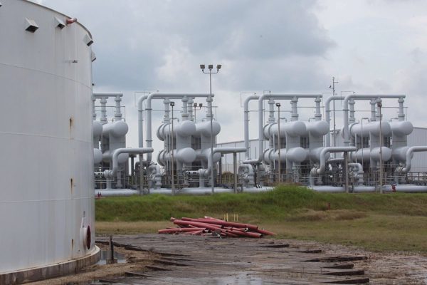 Giá dầu thế giới tăng mạnh