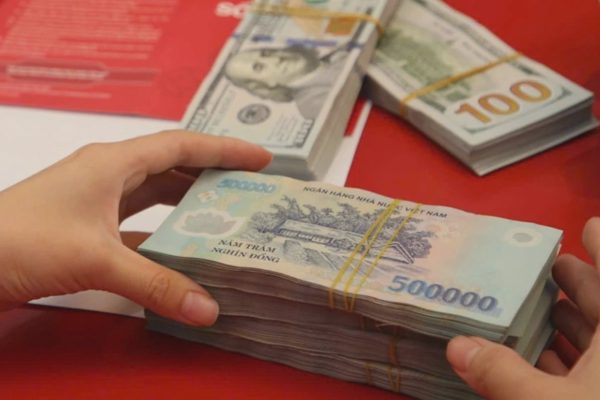 Giá dầu vượt 100 USD, làm gì để kiểm soát tốt giá tiêu dùng trong nước?