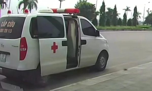Giá dịch vụ xe cứu thương: Người bệnh khó biết đắt hay rẻ