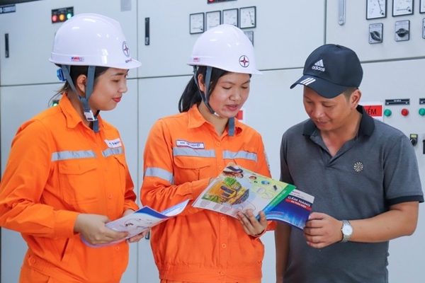 Giá điện chính thức giảm 2% từ ngày 1/11