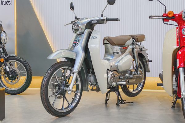 Giá Honda Super Cub 2026 nhập khẩu tư nhân chạm ngưỡng 180 triệu đồng