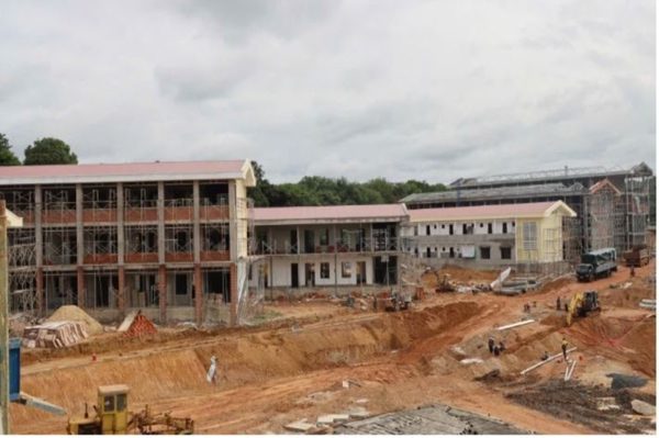 Gia Lai phê bình nhà thầu chậm tiến độ hoàn thiện 3 trường nội trú liên cấp
