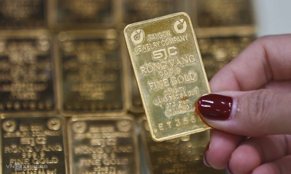 Giá mua vàng miếng thấp hơn thế giới 1,5 triệu đồng