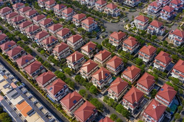 Giá nhà liền thổ TPHCM vượt 200 triệu đồng/m2 đất, giao dịch vẫn ảm đạm