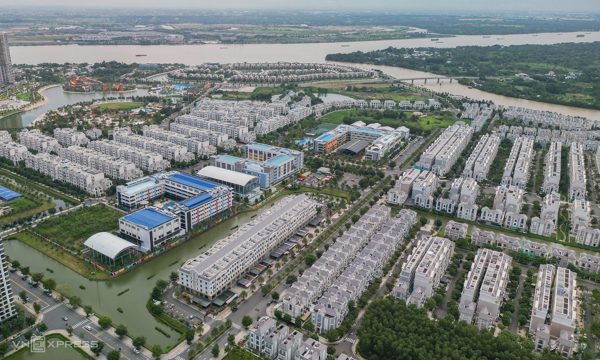 Giá sơ cấp nhà liền thổ TP HCM giảm 33%