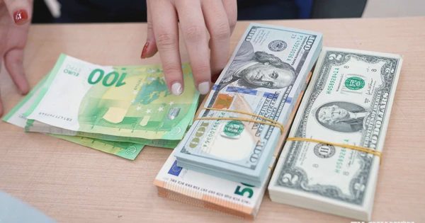 Giá USD hôm nay 27.10.2026: Ngân hàng bật tăng, đô la tự do dì ngang